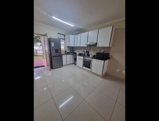 2 BEDROOM APARTMENT FOR SALE IN UMHLANGA RIDGE